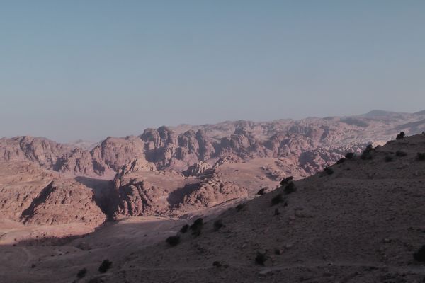 Le montagne che nacondono Petra