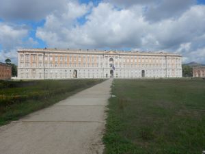 La facciata della Reggia di Caserta